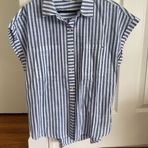 Vineyard Vines Blue and White Casual Button Down Shirt (women’s)